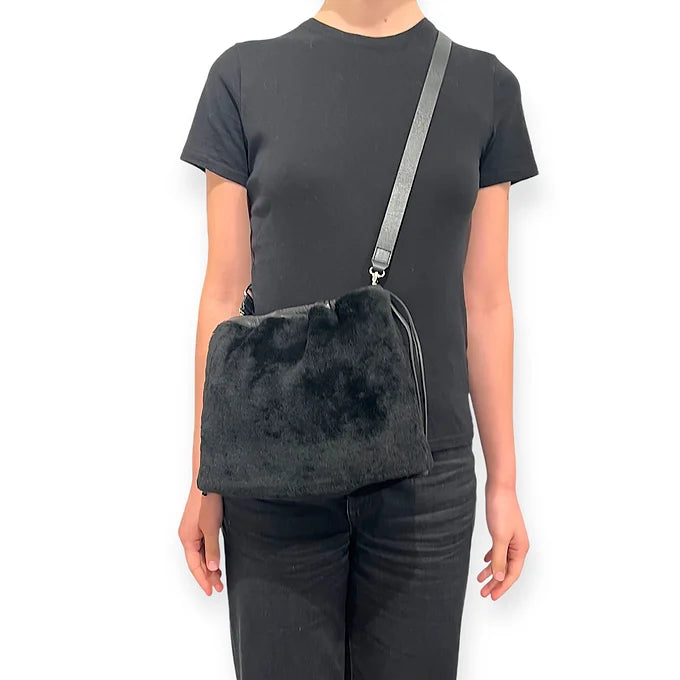 Pochette à lien de serrage - String medium - Peau lainée noire