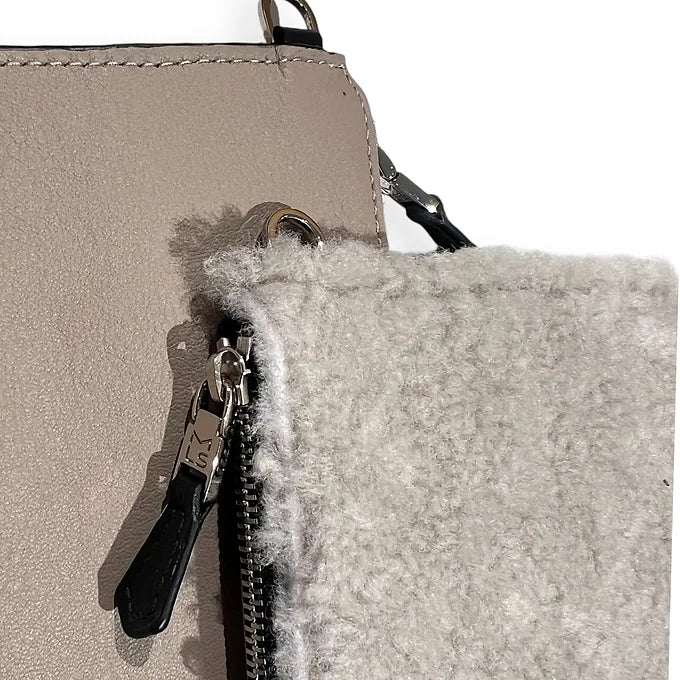Pocket shoulder strap - Medium Zip - Taupe wool skin