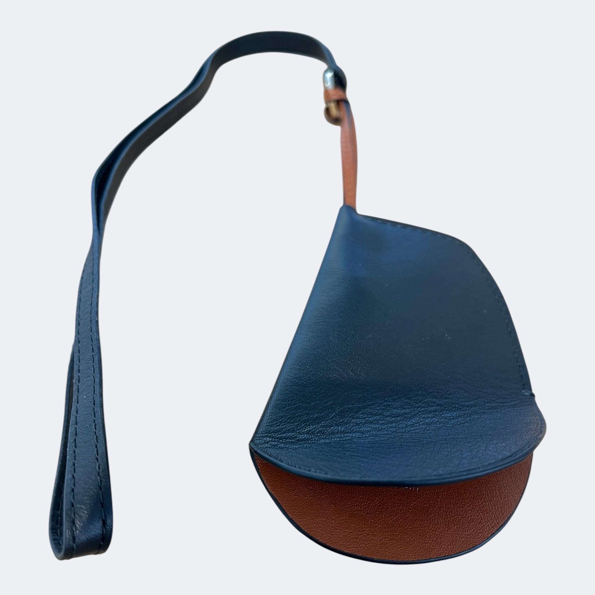 Porte-clés voiture- Noir et cognac et finitions argentées