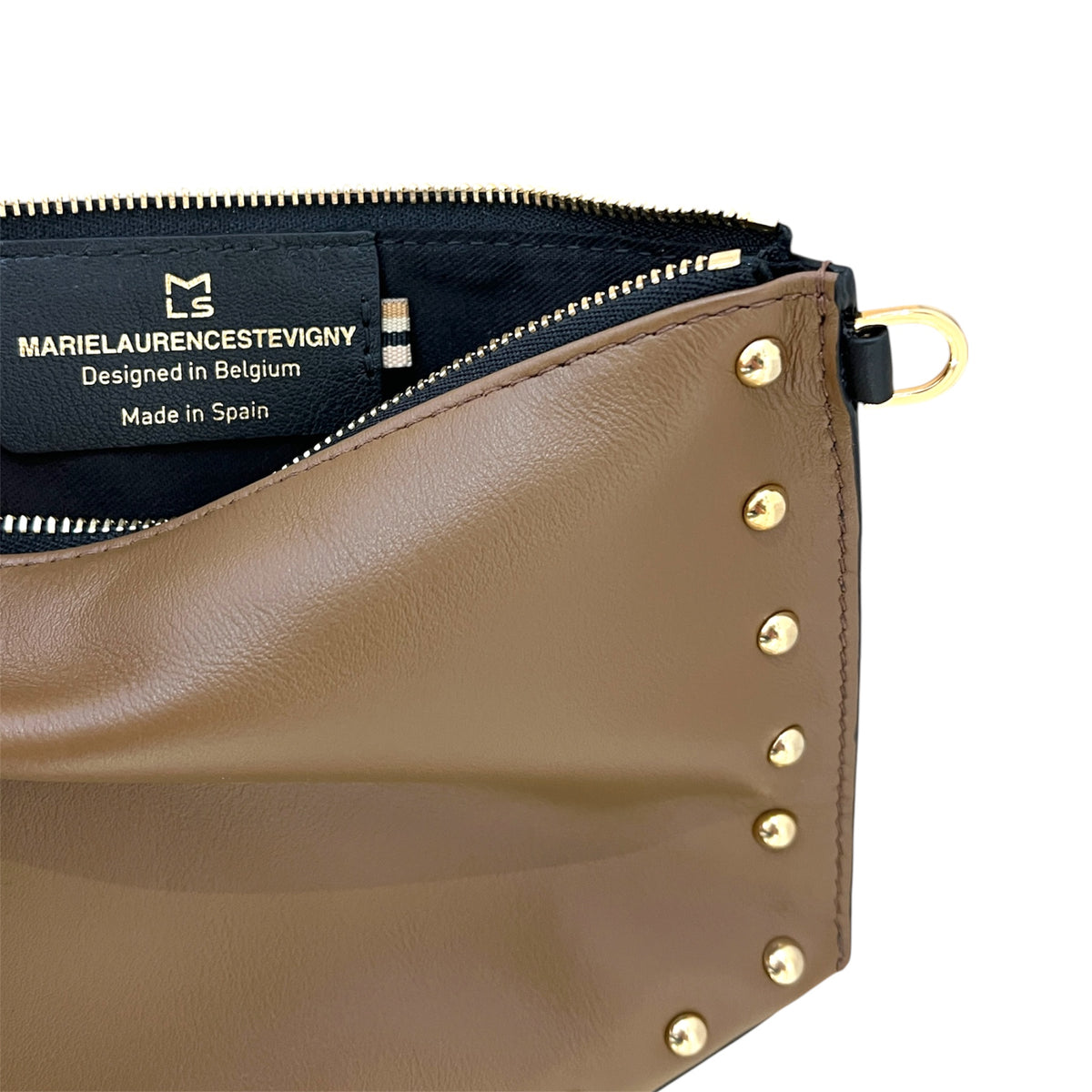 Pochette bandoulière - Zip medium - terre marron et noire cloutée finition dorée