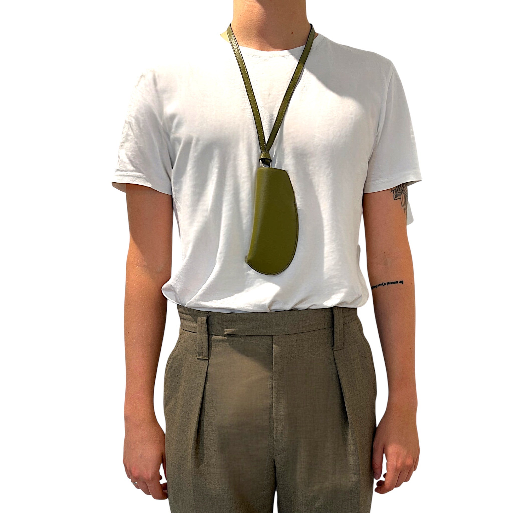 MARIELAURENCESTEVIGNY_KHAKI_GLASSES_ACCESSORIES_NECK_LOOP_TRAVEL_VOYAGE_POCKET.JPG