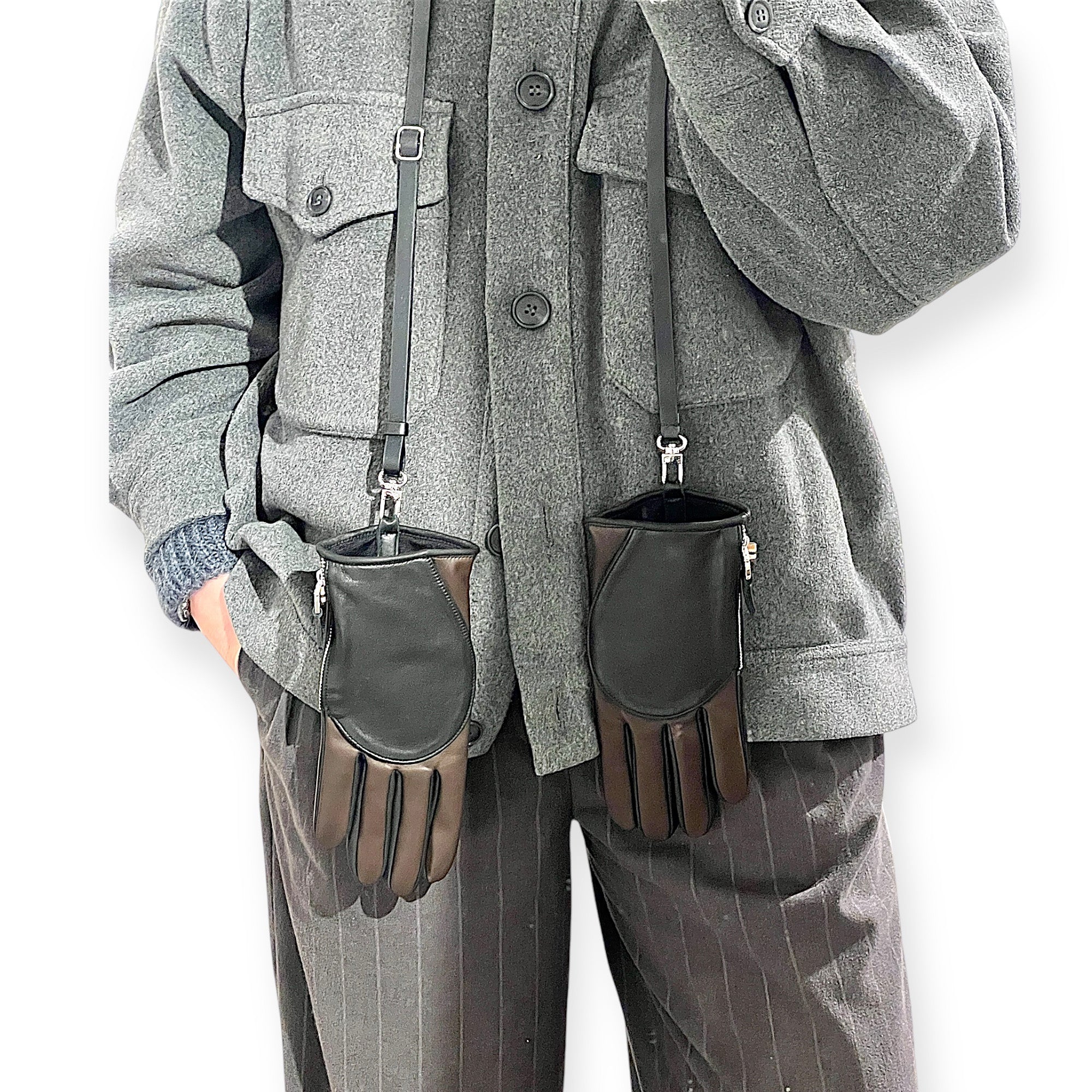 Skin pocket gloves- frontside attach on strap detail