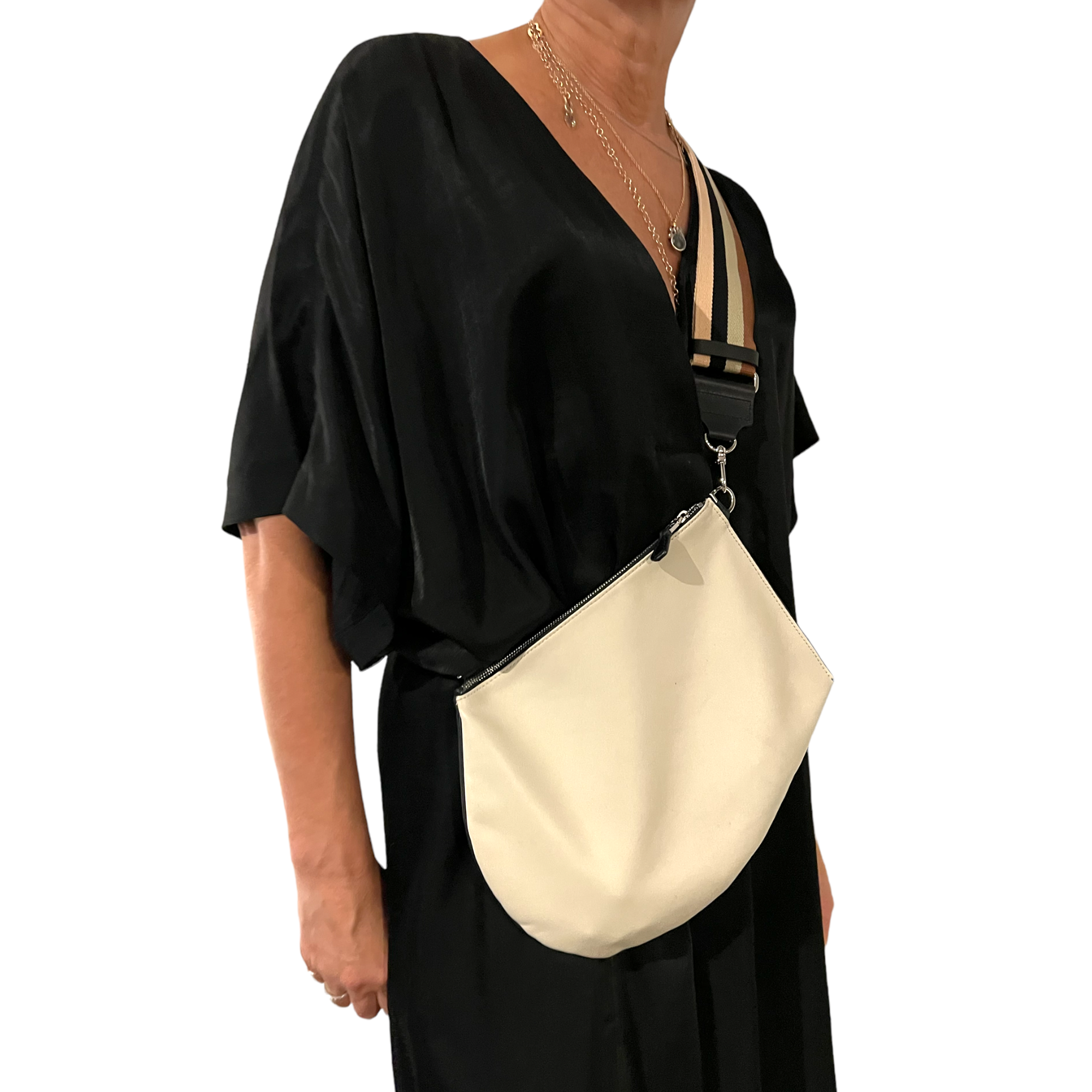 Marielaurencestevigny.XL Skin removable shouder strap with Zip XL off white -porté .PNG