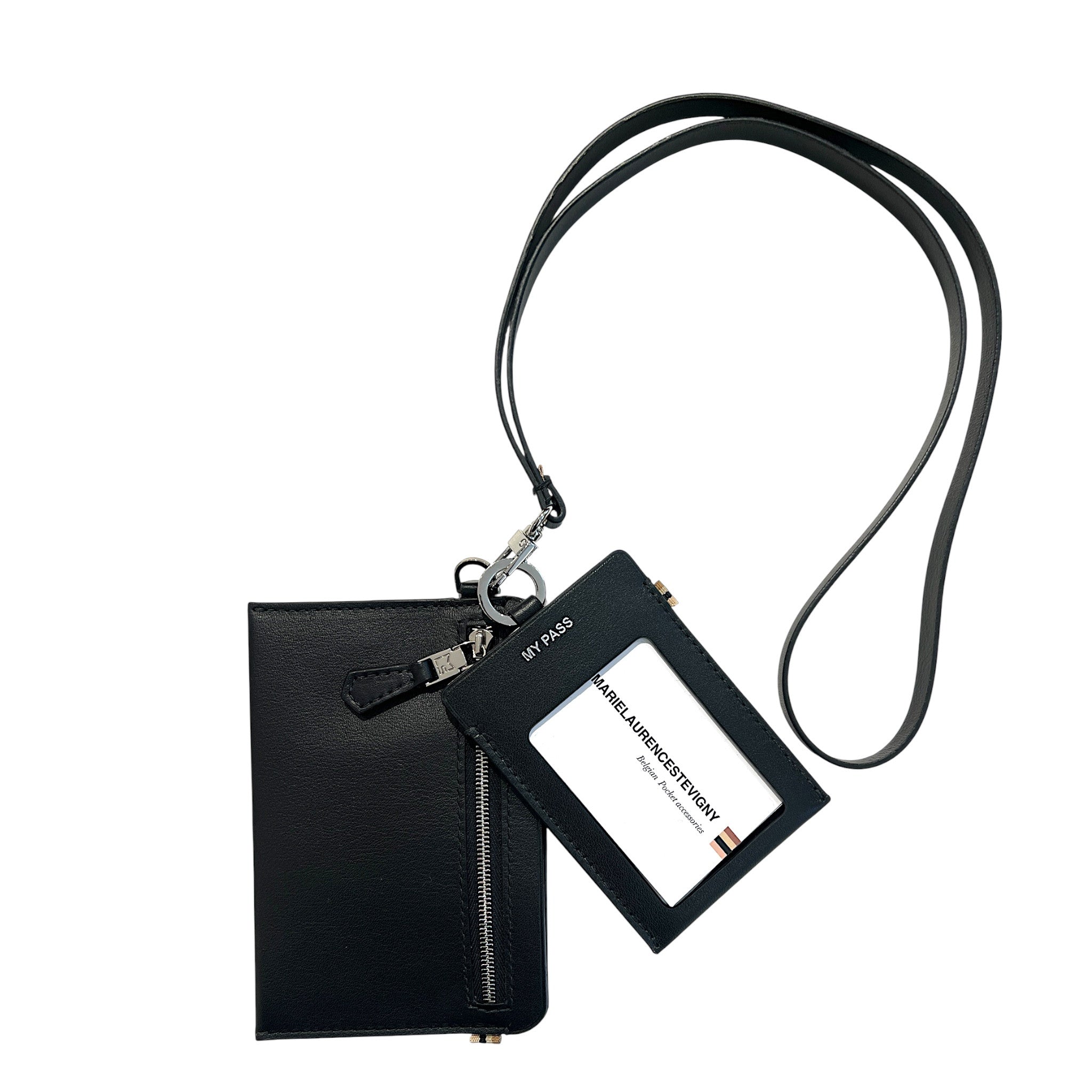 MARIELAURENCESTEVIGNY_TRAVEL_ZIP_SILVER_PASSEPORT_.JPG