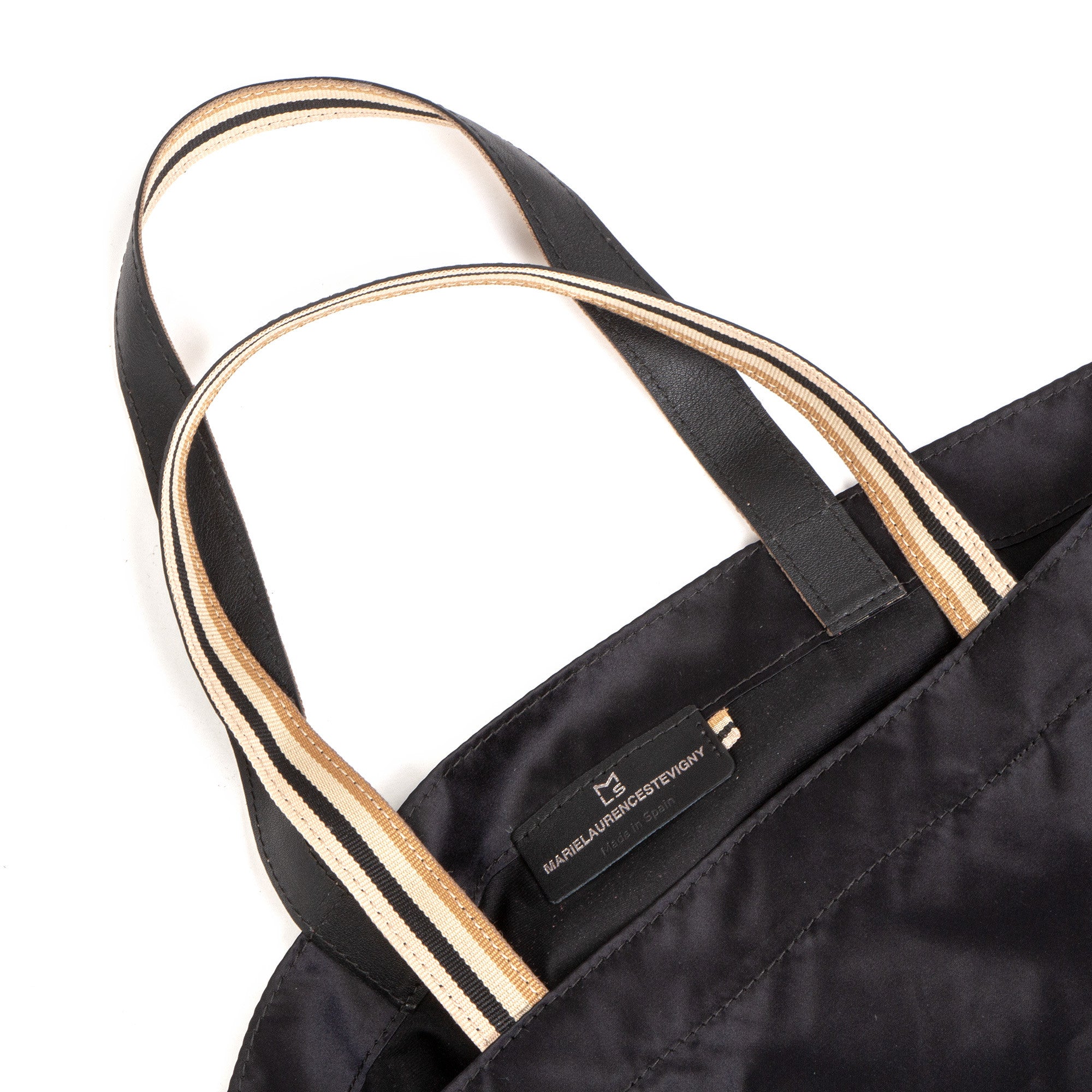 Pocket_Tote_Detail_Web.jpg