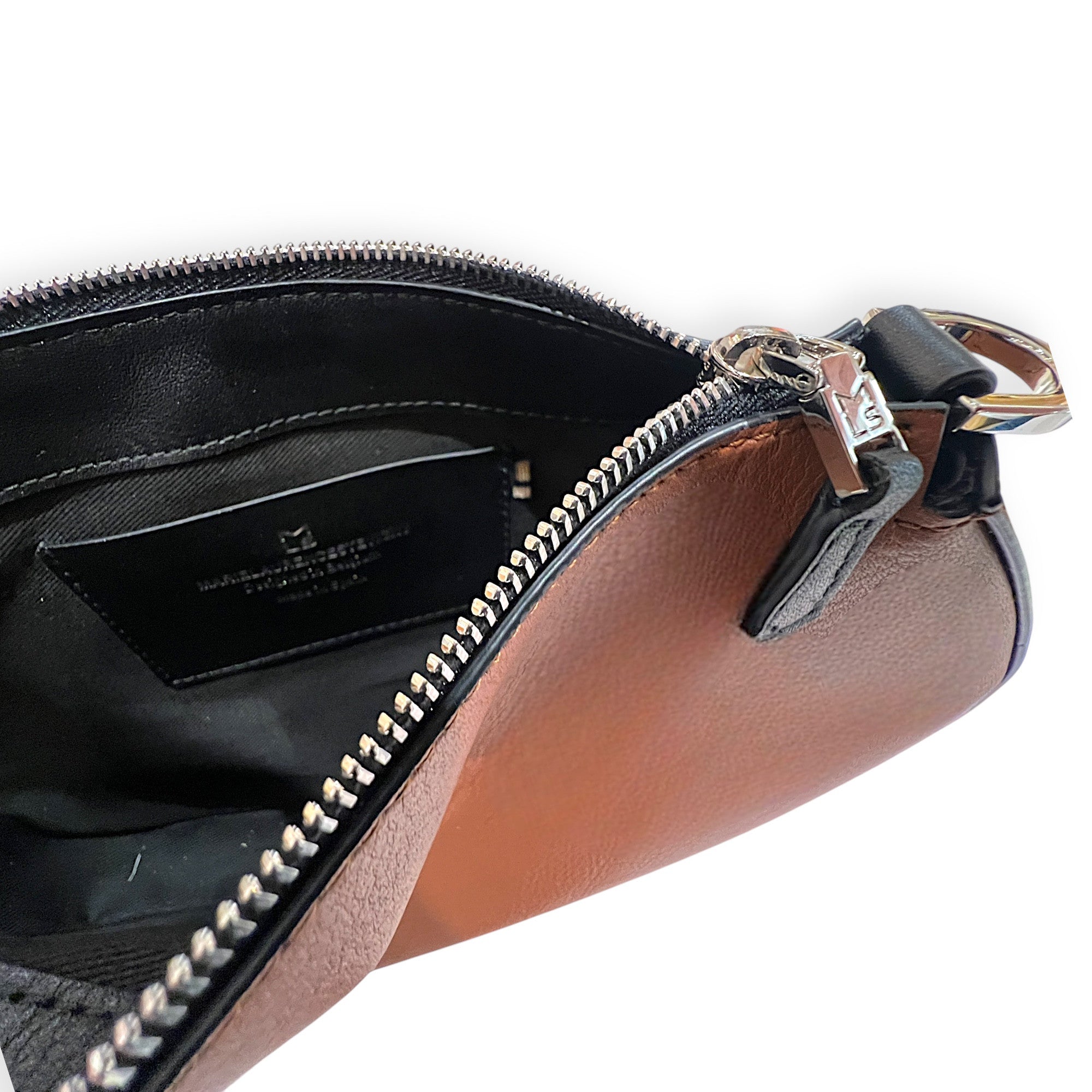 MARIELAURENCESTEVIGNY-skin classic edition-Zip baguette maxi - Tan - open view.JPG