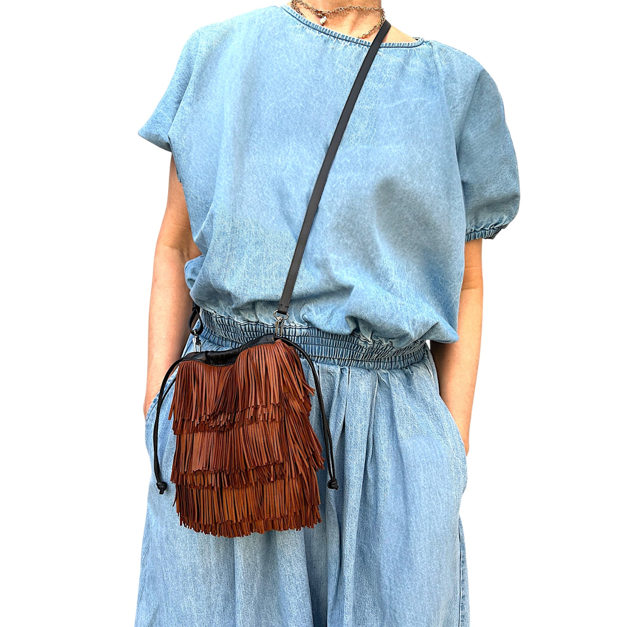 MARIELAURENCESTEVIGNY_Fringes _String pouches micro-tan-packshoot- with thin strap black.J