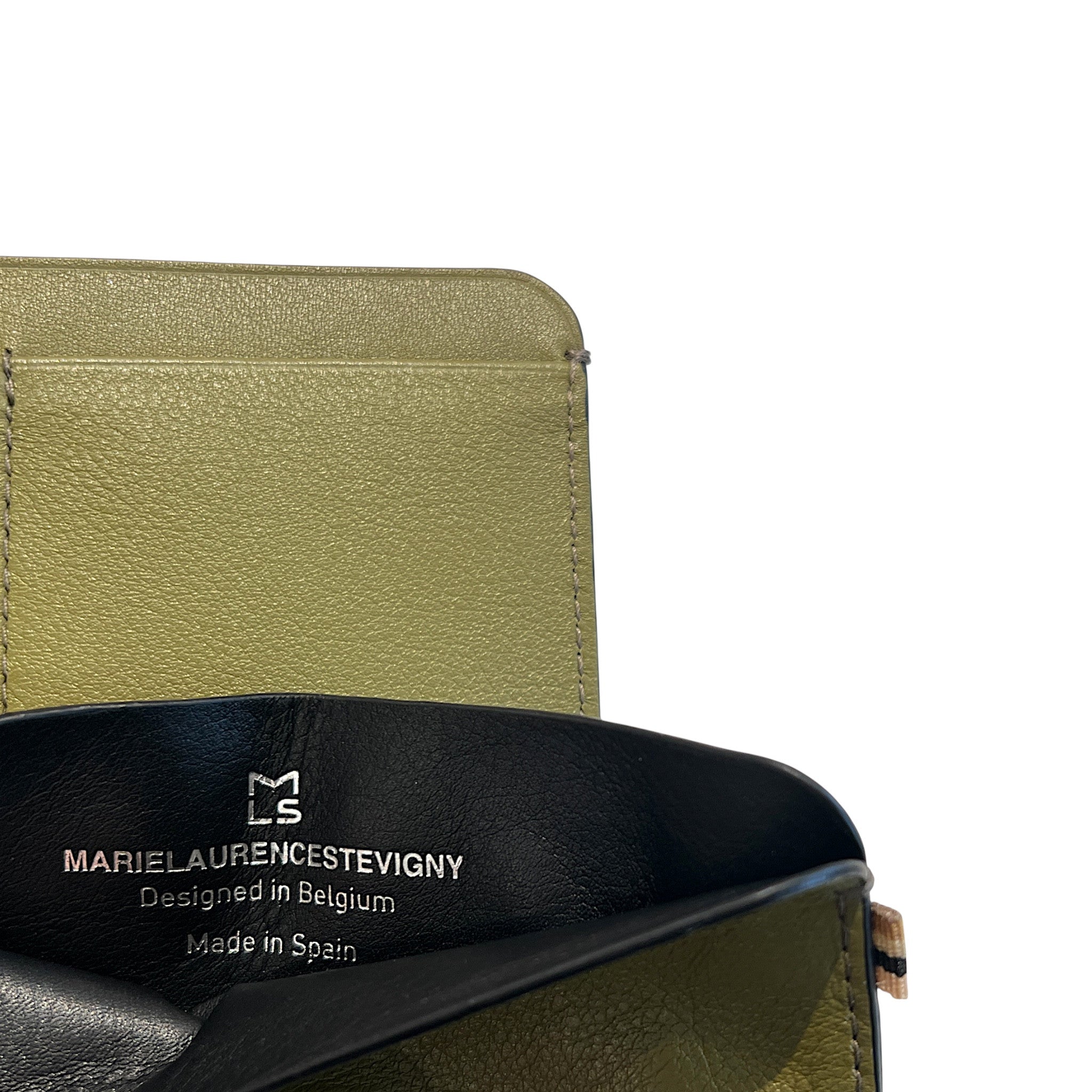 MARIELAURENCESTEVIGNY_TRAVEL_KHAKI_EDITION_.JPG