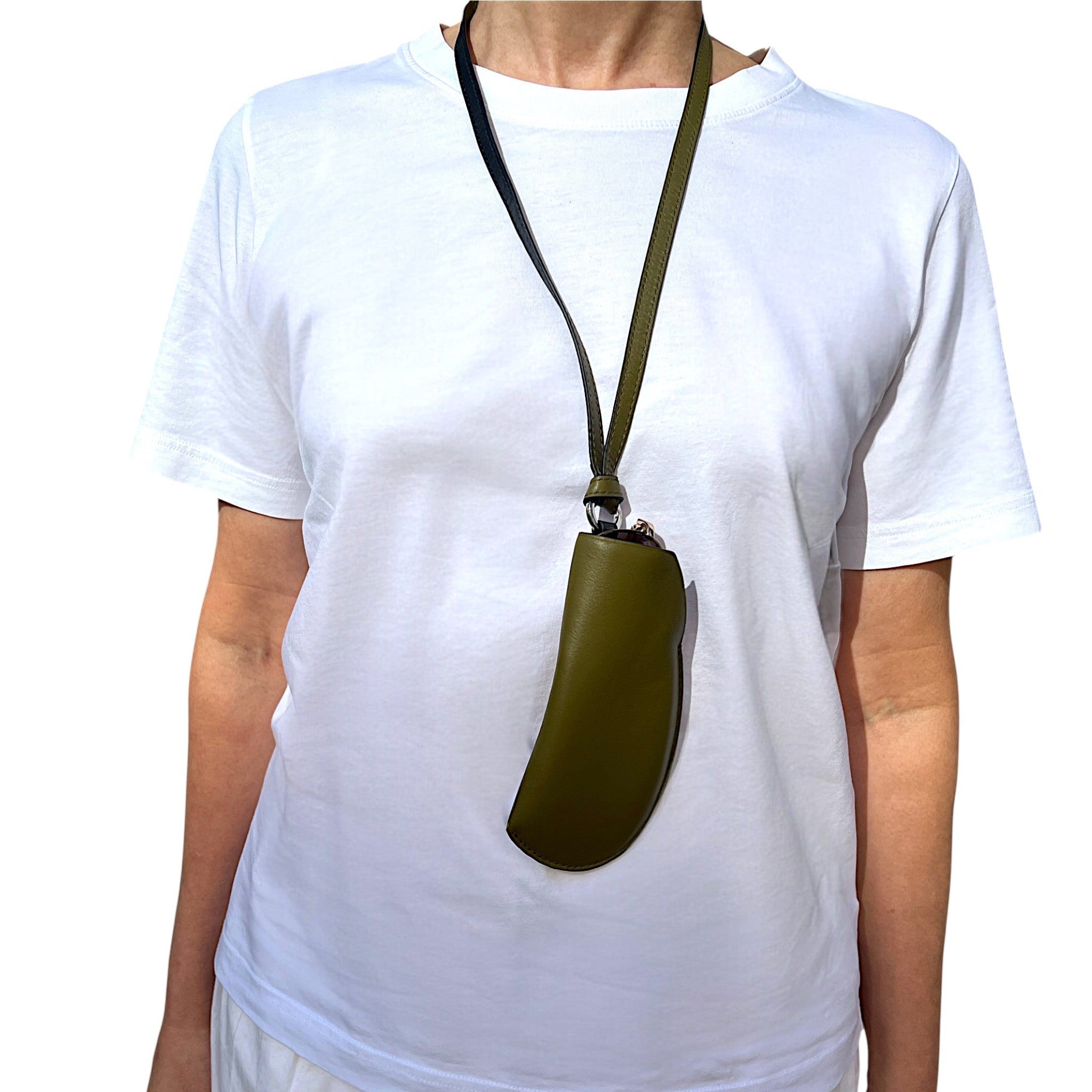 MARIELAURENCESTEVIGNY_KHAKI_GLASSES_ACCESSORIES_NECK_LOOP_TRAVEL_VOYAGE_POCKET.JPG