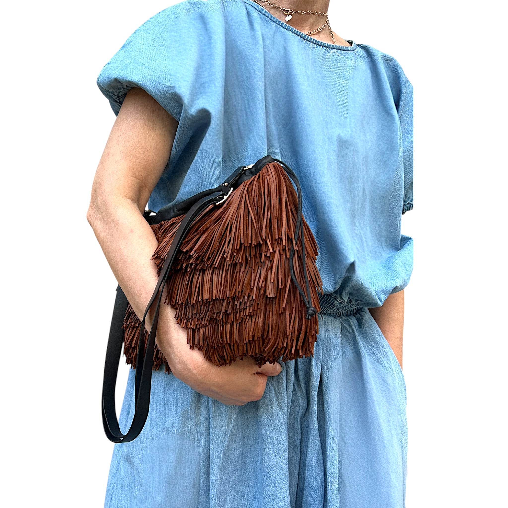 MARIELAURENCESTEVIGNY_Fringes _String pouches medium-tan-packshoot- with large black strap