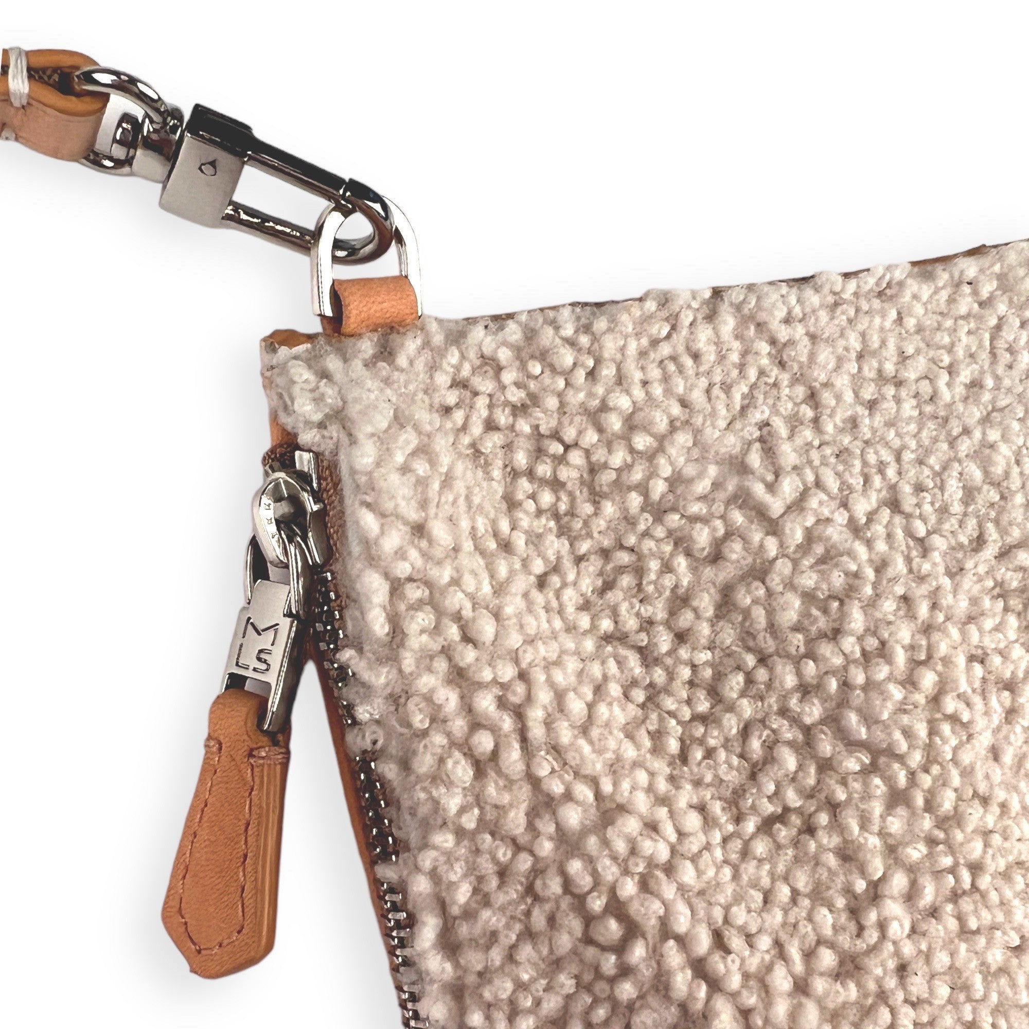 MLS-MarieLaurenceStevigny-Zipmaxi-Curly-Beige-Naturel-details.JPG