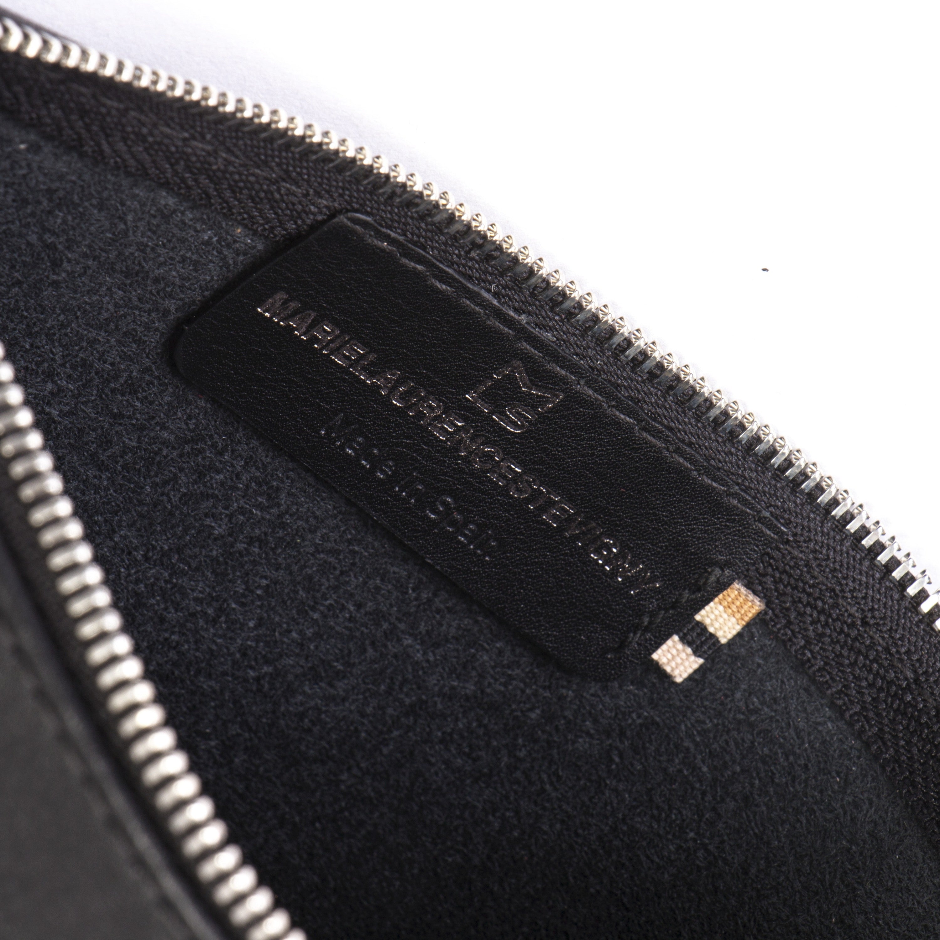 Inside%20Label%20Zip%20Maxi%20MLS%20MarieLaurenceStevigny_edited.jpg