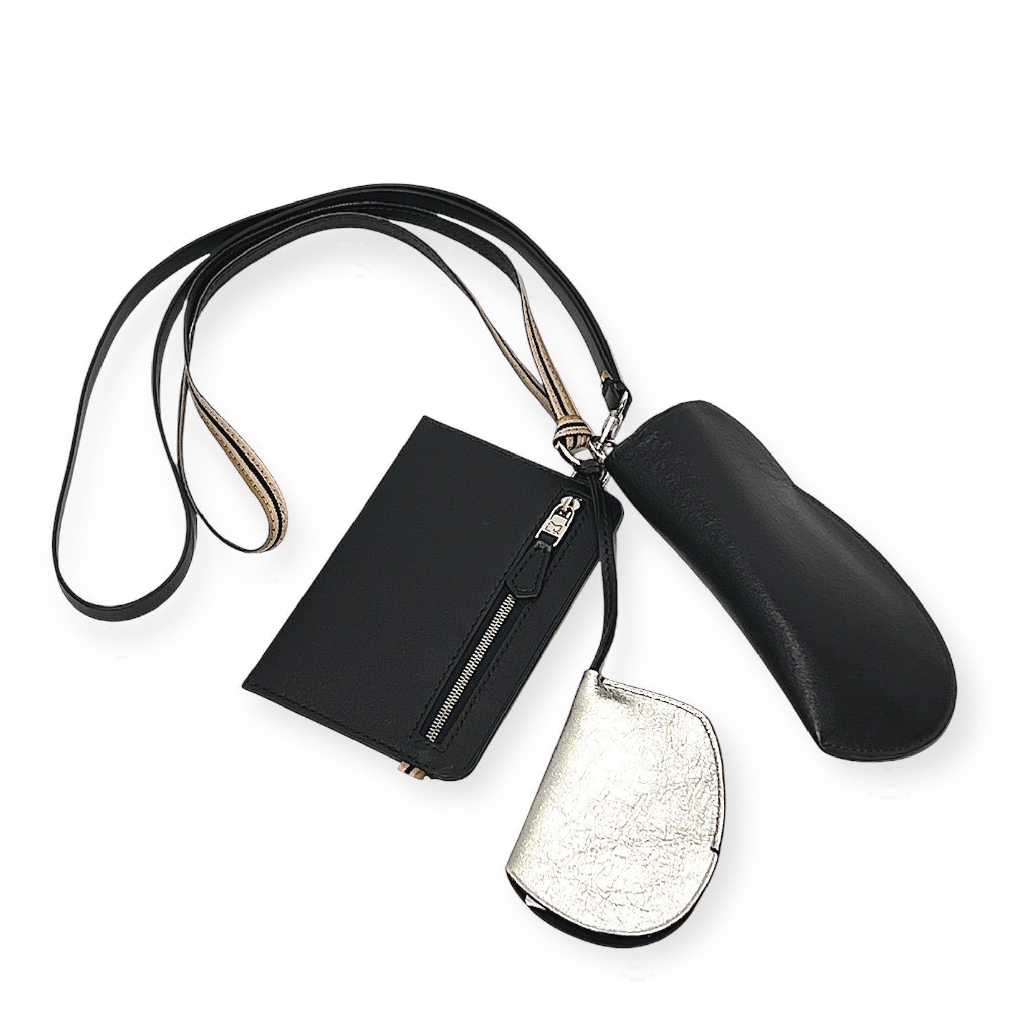 MARIELAURENCESTEVIGNY_TRAVEL_ZIP_SILVER_PASSEPORT_