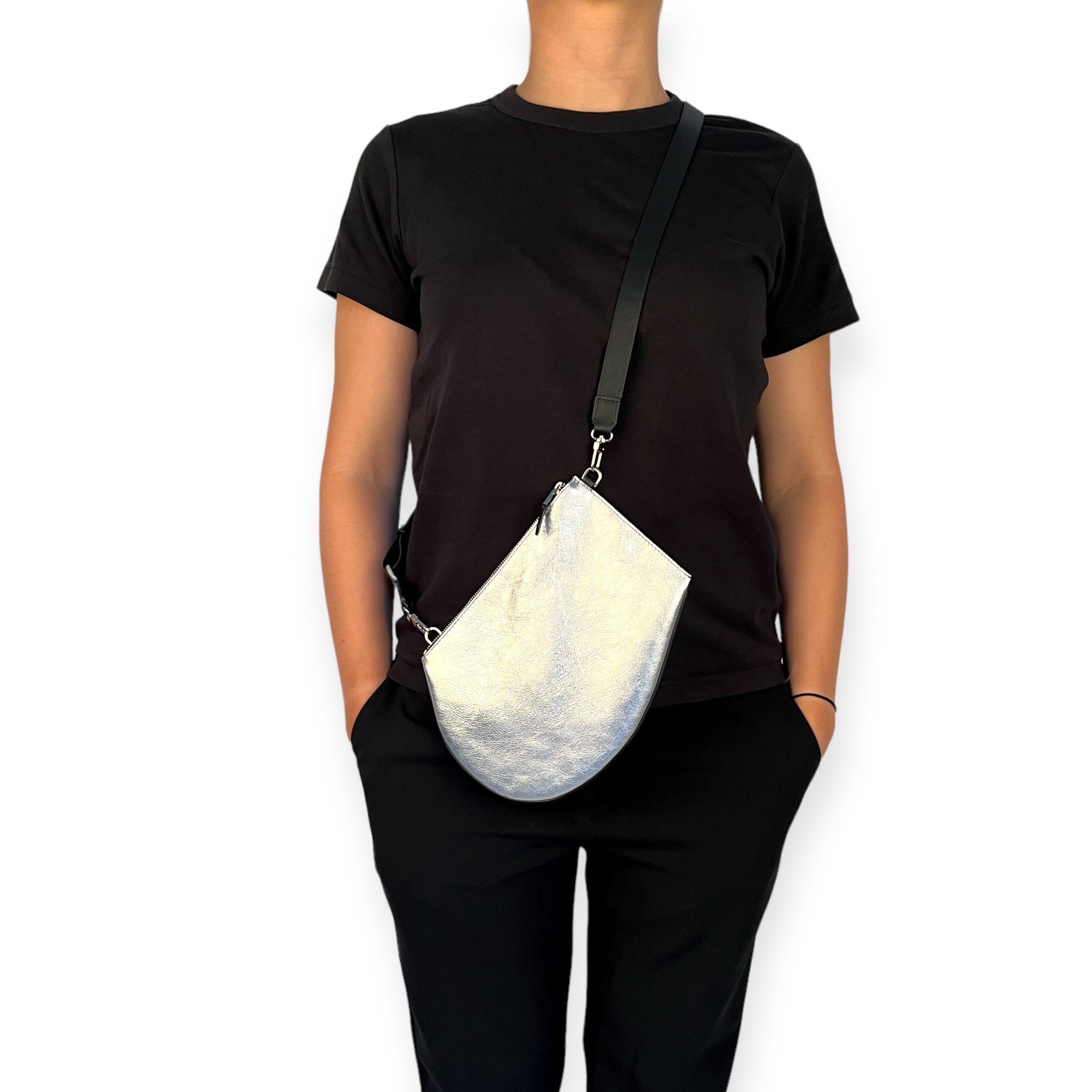 mls-marielaurencestevigny-Zip maxi pouch slim cross body bag -silver black nickel-porté.JP