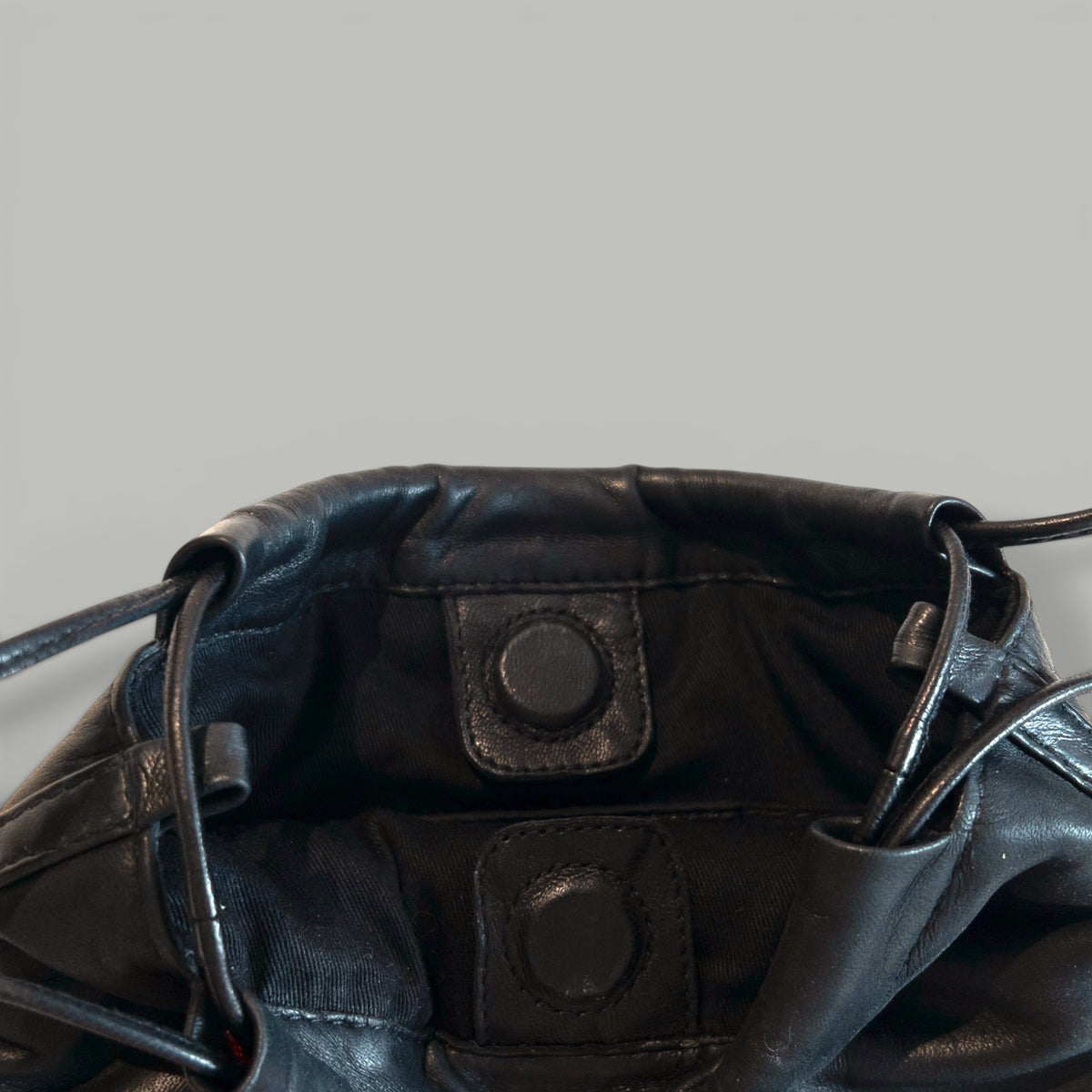Pouch bag - String , micro-sized with a pleat at the base - Black - coming soon