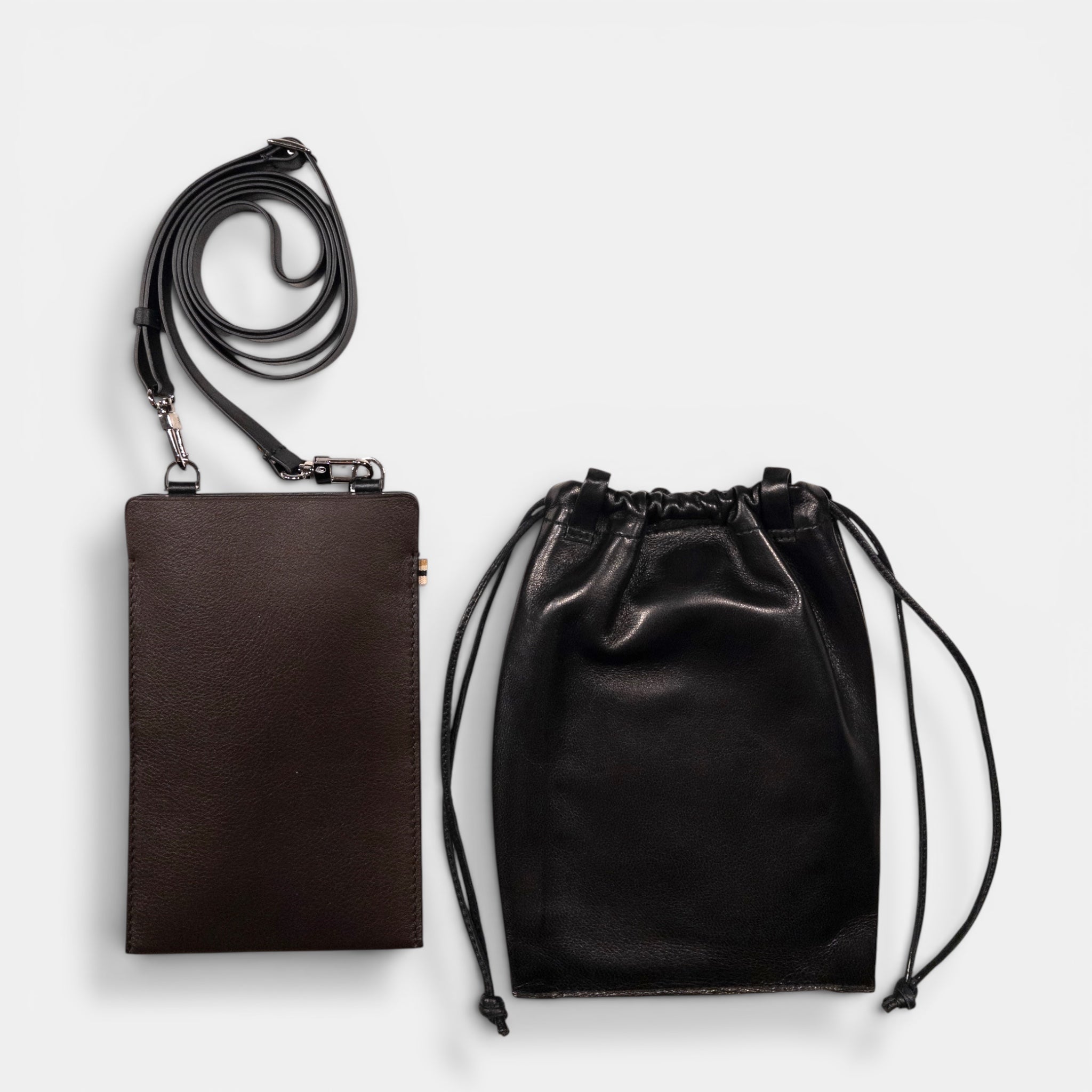 Sac téléphone - Ébène et finitions argentées