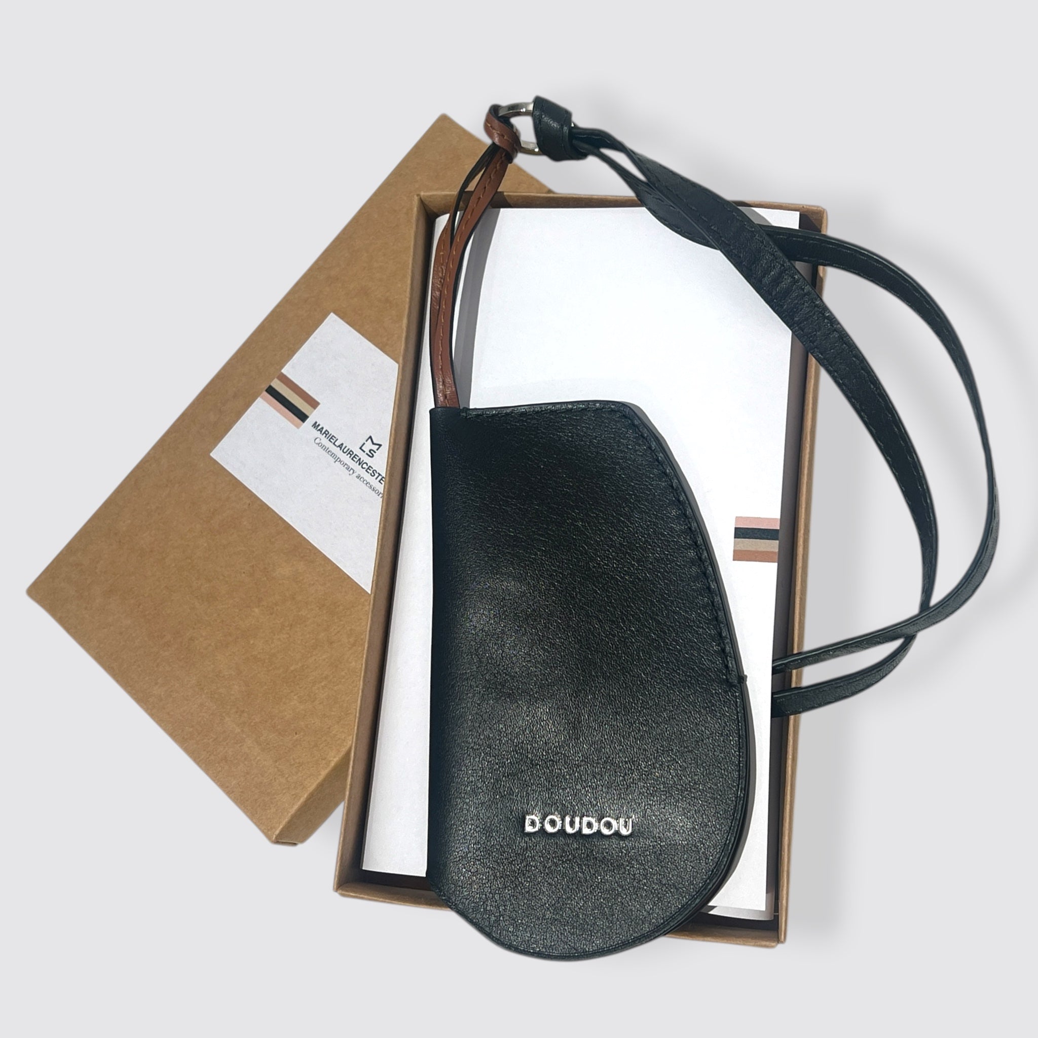 Porte-clés voiture- Noir et cognac et finitions argentées