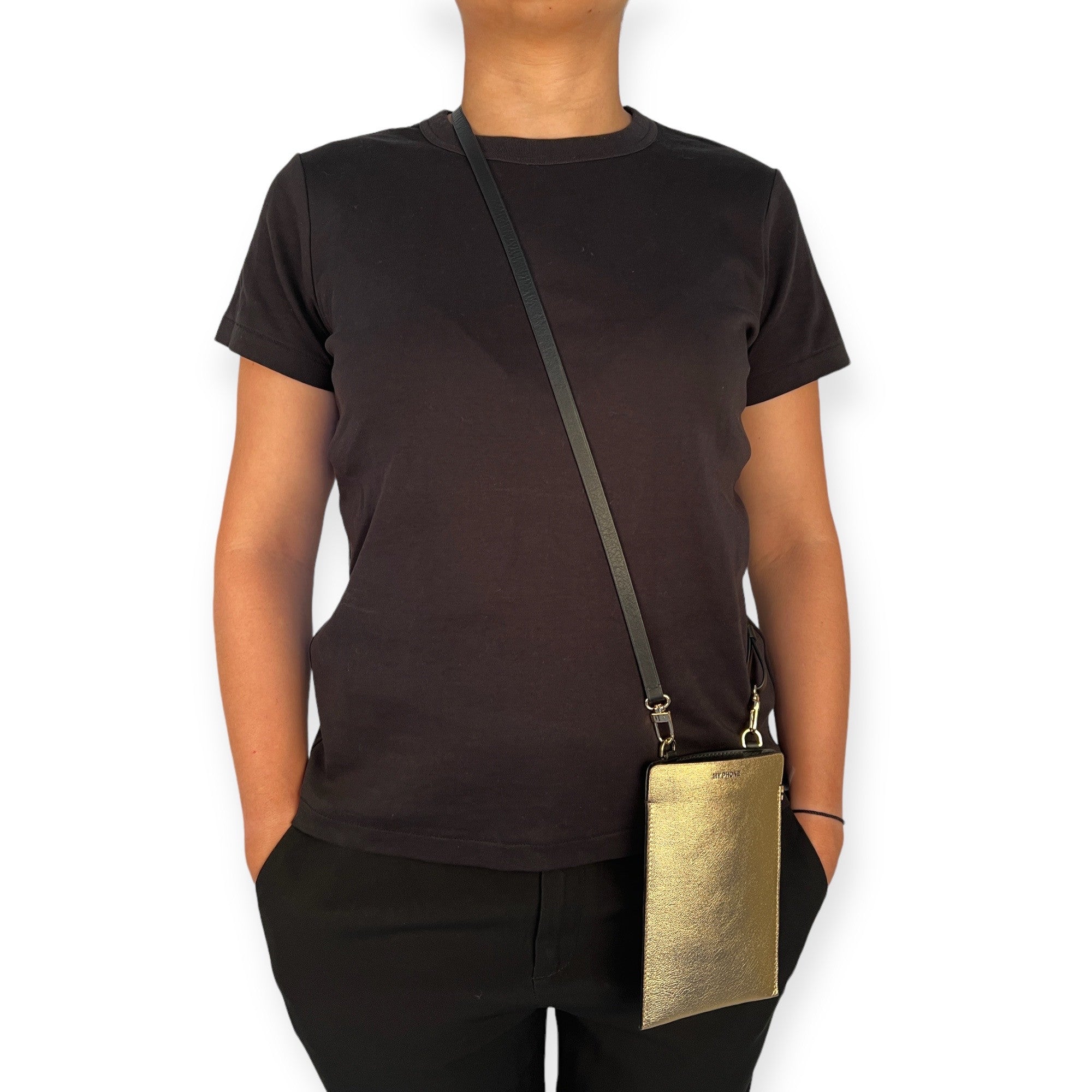mls-marielaurencestevigny-phonebag gold leather black gold-porté.JPG