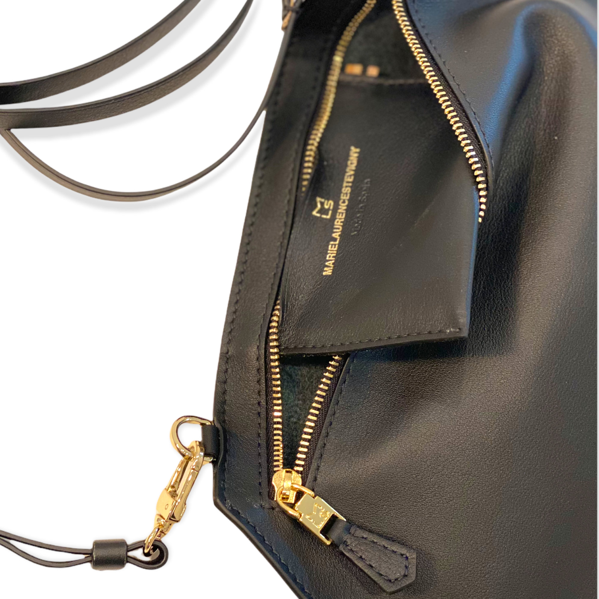 Zip cut open detail  Gold edtion .png