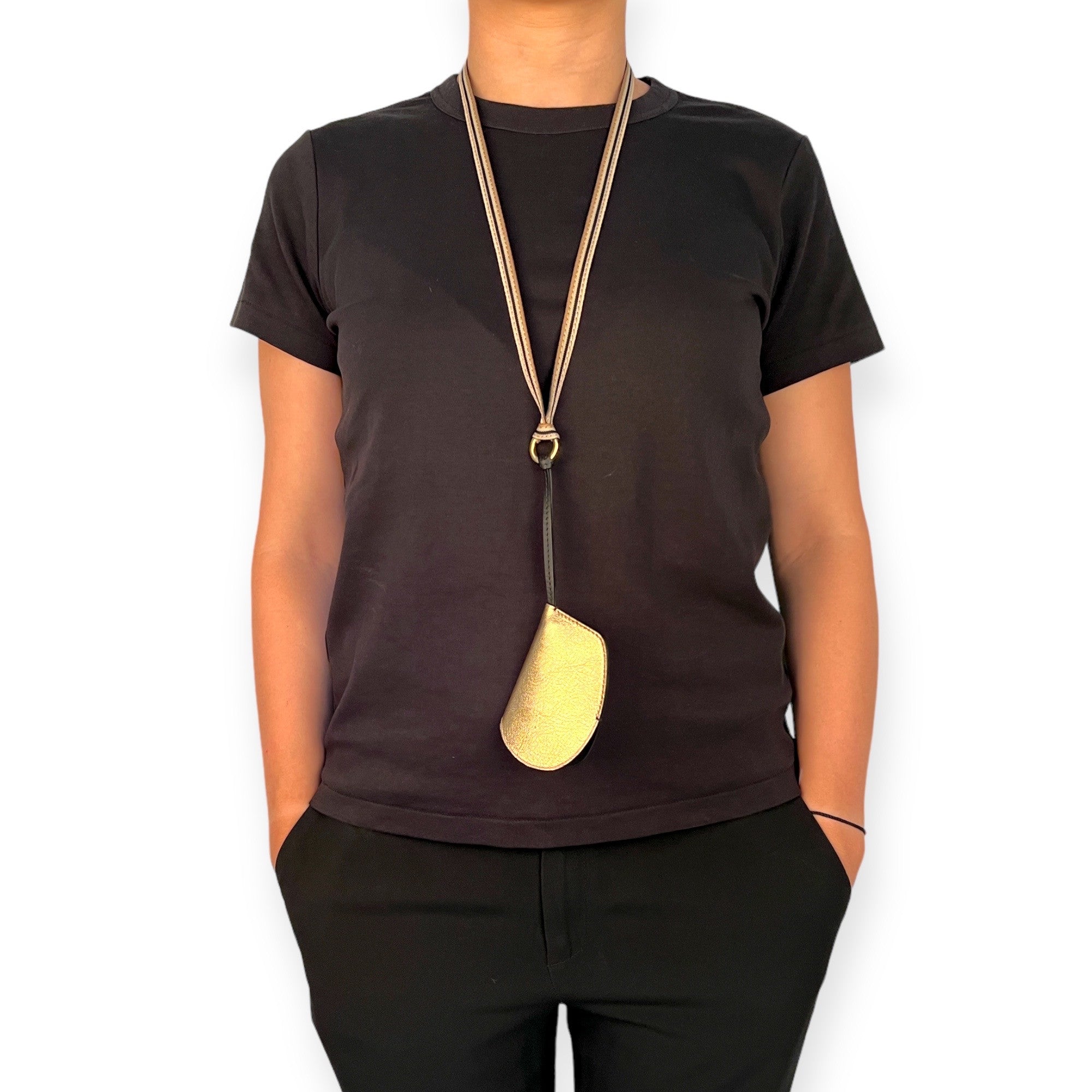 mls-marielaurencestevigny-neck key holder  gold leather black gold-porté.JPG