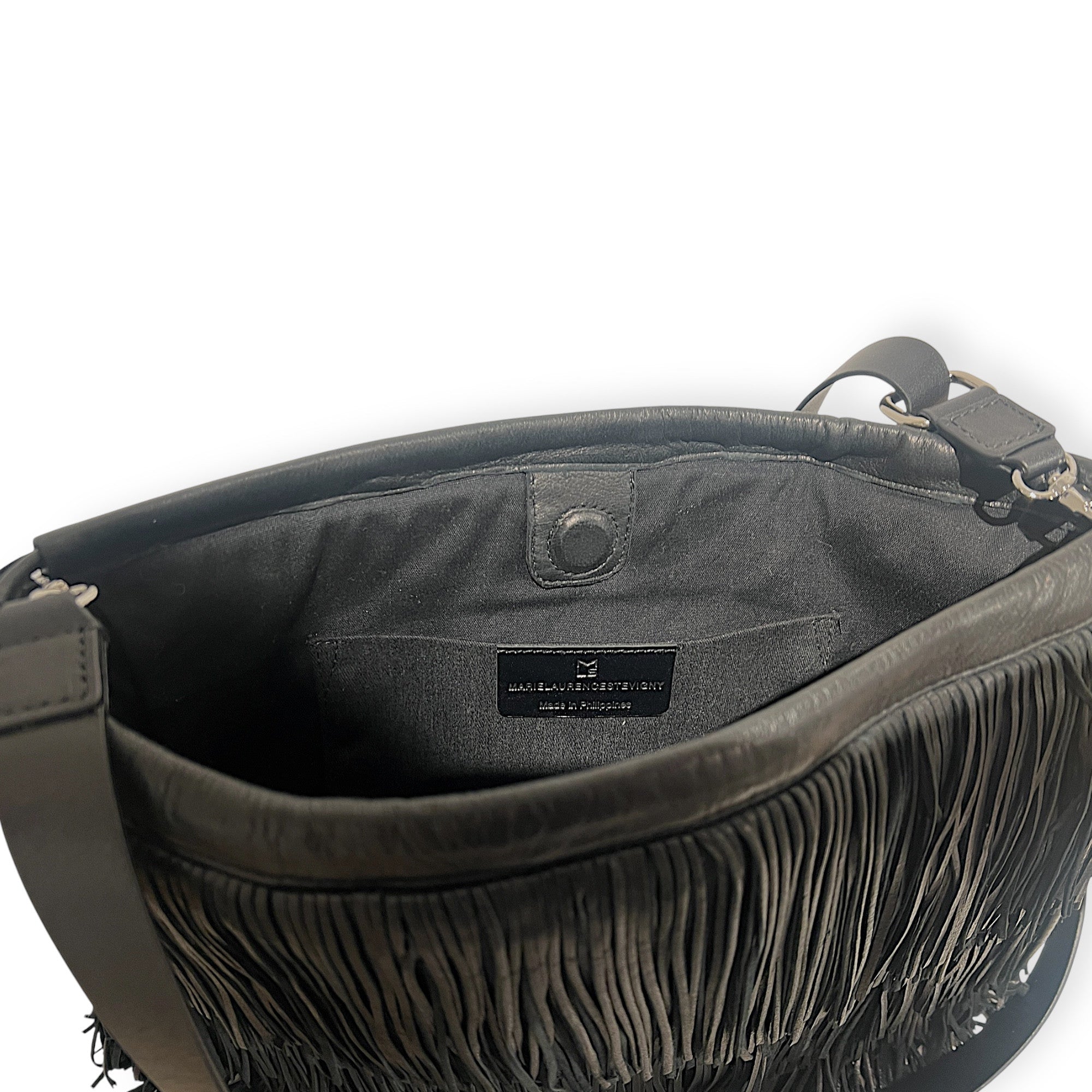 MARIELAURENCESTEVIGNY__String pouches maxi-black -fringes-packshoot with black strap- insi