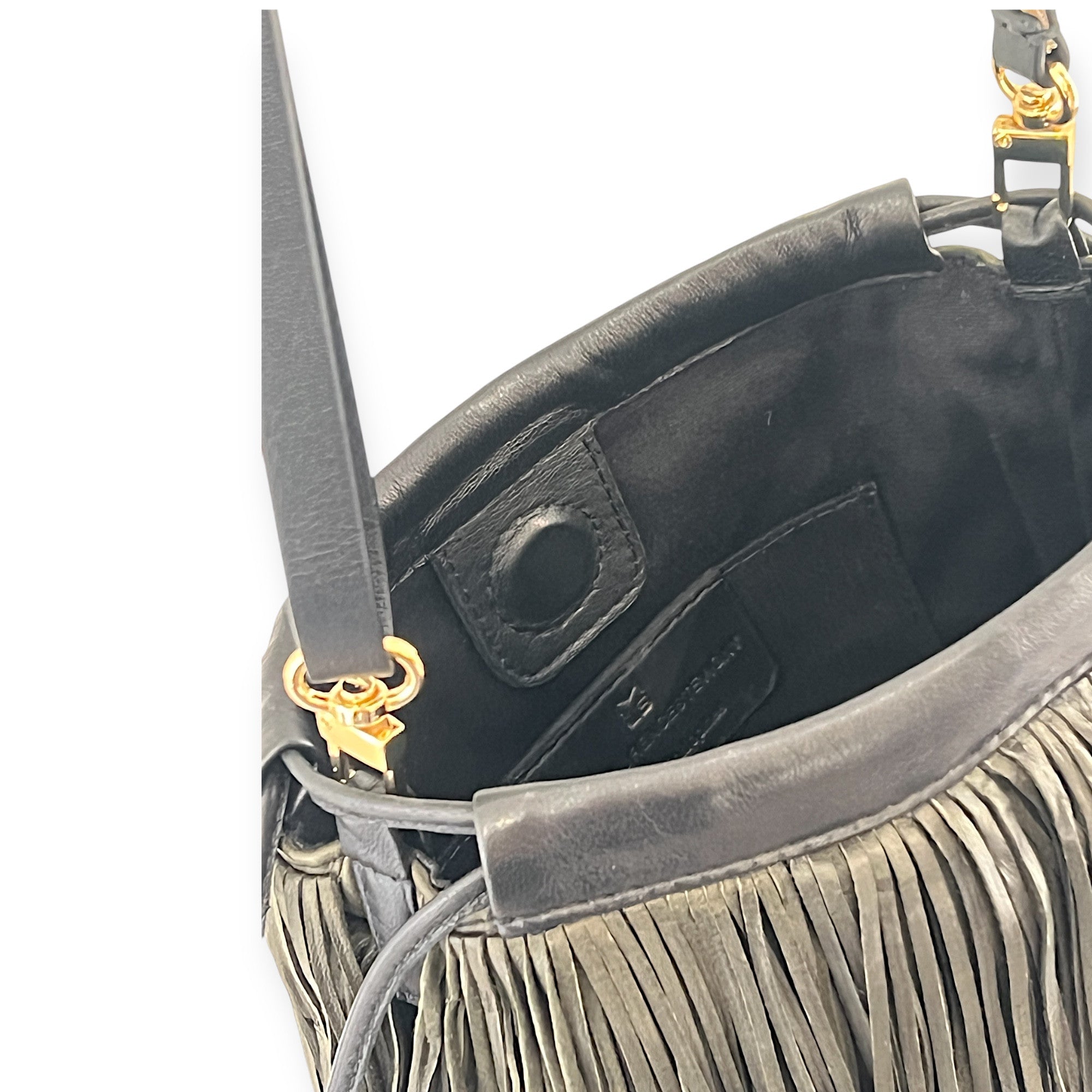 MARIELAURENCESTEVIGNY__String pouches micro-Khaki black-fringes-detail open.JPEG